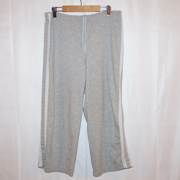Athletic Works Gray & White Capri Sweatpants. Medium. In Good Condition. - Picture 1 of 8